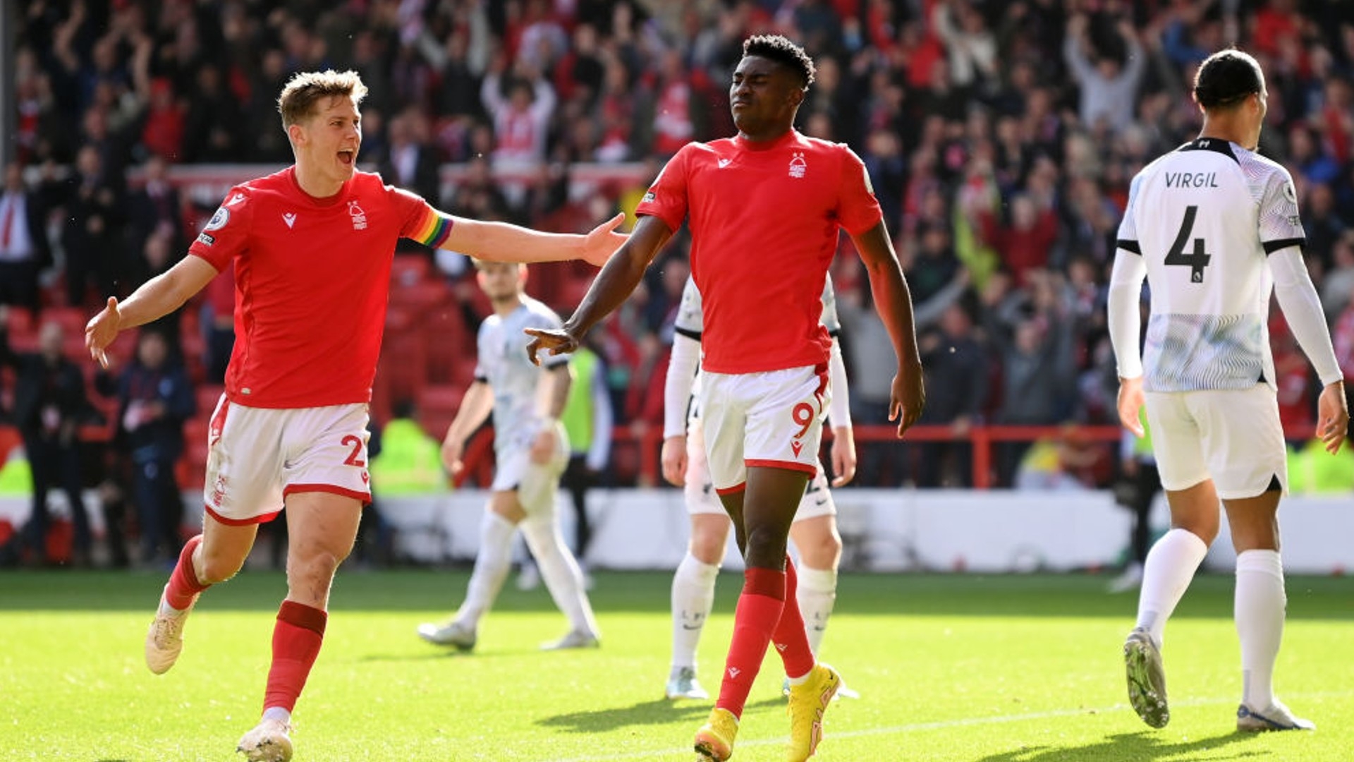 扩大比分的 扩大比分的